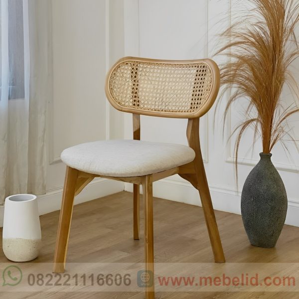 Kursi kacang minimalis kombinasi kayu jati sandaran rotan model jok untuk kursi cafe dan photo shoot