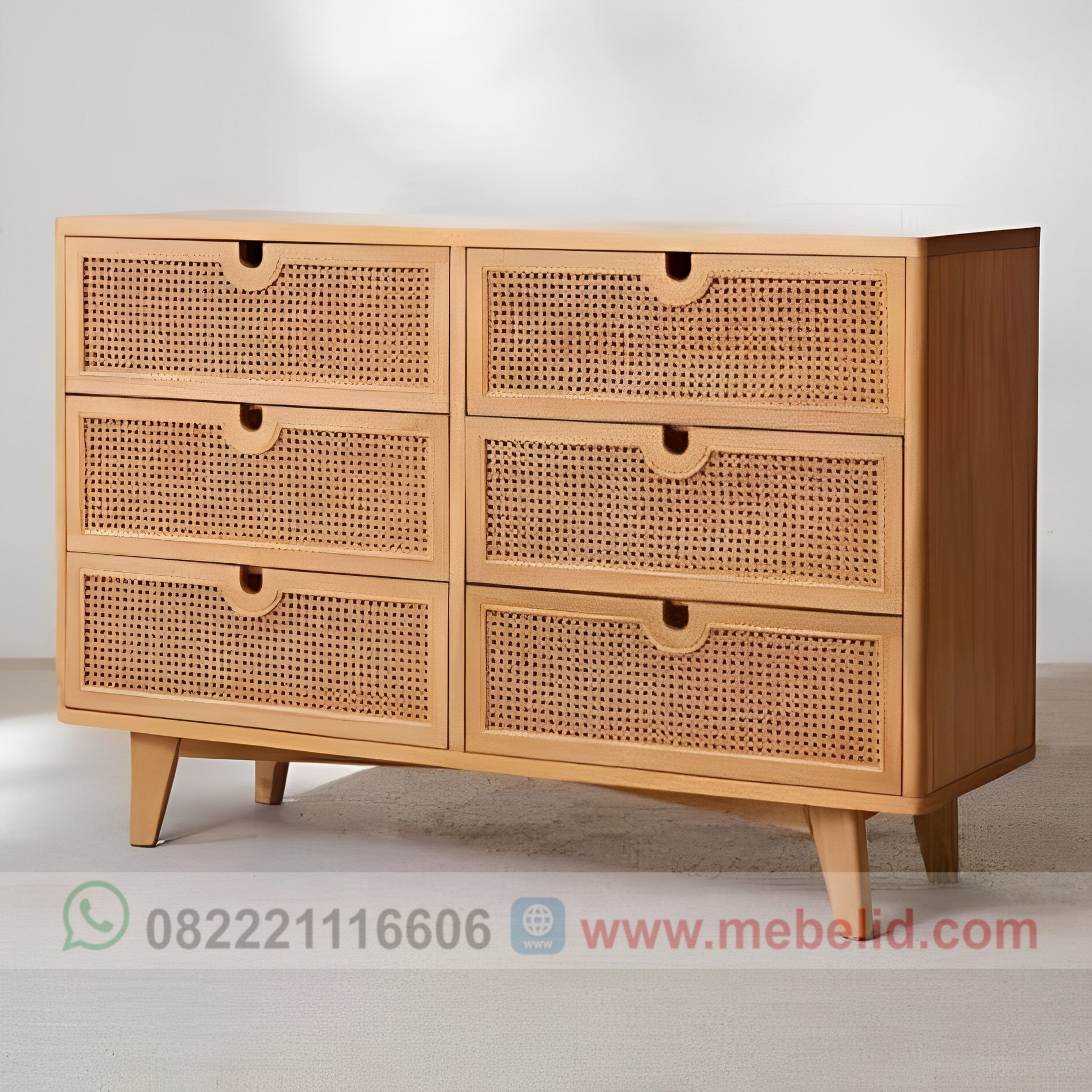 Bufet Lemari Drawer Kayu Jati 6 Laci Model Retro Minimalis Ukuran 120 cm Spesifikasi lemari drawer model 6 laci Bahan kayu : kayu jati dan rotan Ukuran drawer : P 120 x L 45 x T 90 cm Model : 6 laci Type : drawer multifungsi Warna : natural jati Melamic : NC doff Lama proses produksi : jika stok mentah masih tersedia maka waktu produksi yang di perlukan adalah -+ 3 hari dan pesanan siap dikiri Jika stok mentah kosong, maka proses produksi barang yang diperlukan adalah 10 hari.