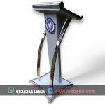 Meja Podium Pidato Minimalis Elegan Bahan Stainless Dan Kayu Jati Berkualitas Warna Abu-Abu Berkelas